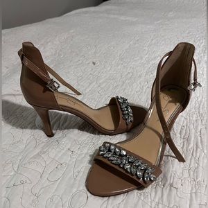 Jessica Simpson nude heels size 8